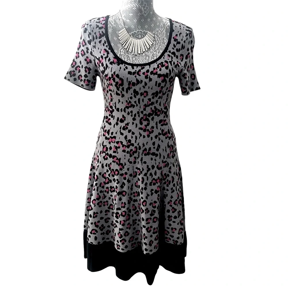 Kate Spade Cyber Leopard & Cheetah Print short sleeve Sweater Dress Medium Gray